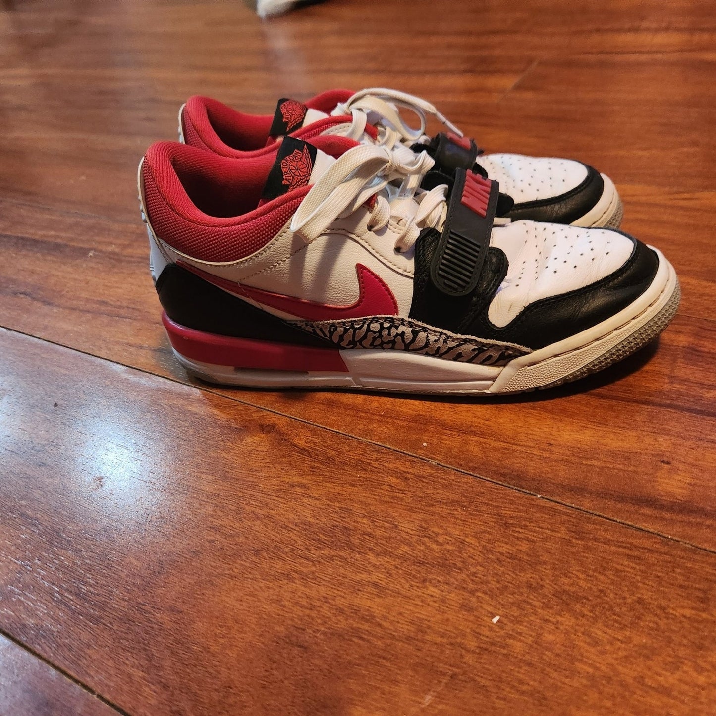 Nike jordan shoes sneakers size 7y