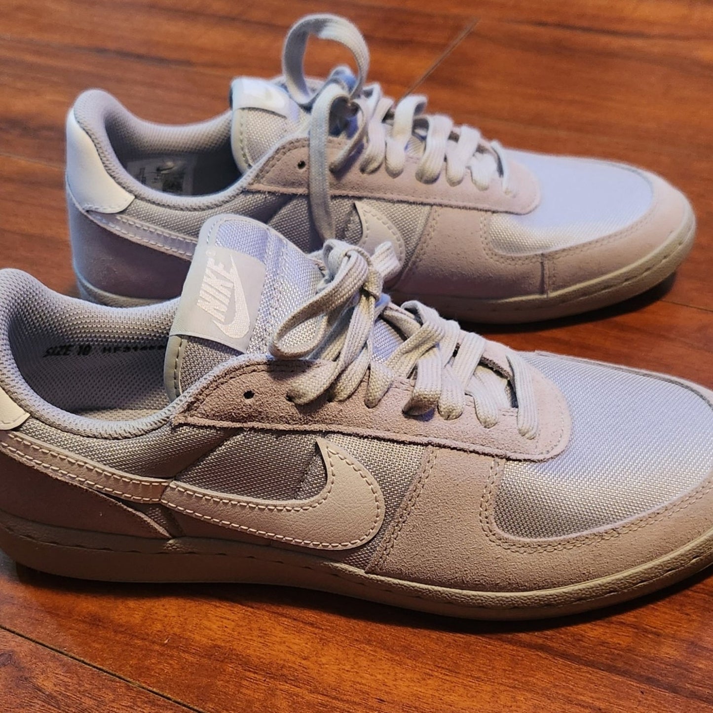 Nike  shoes  sneakers  size  10