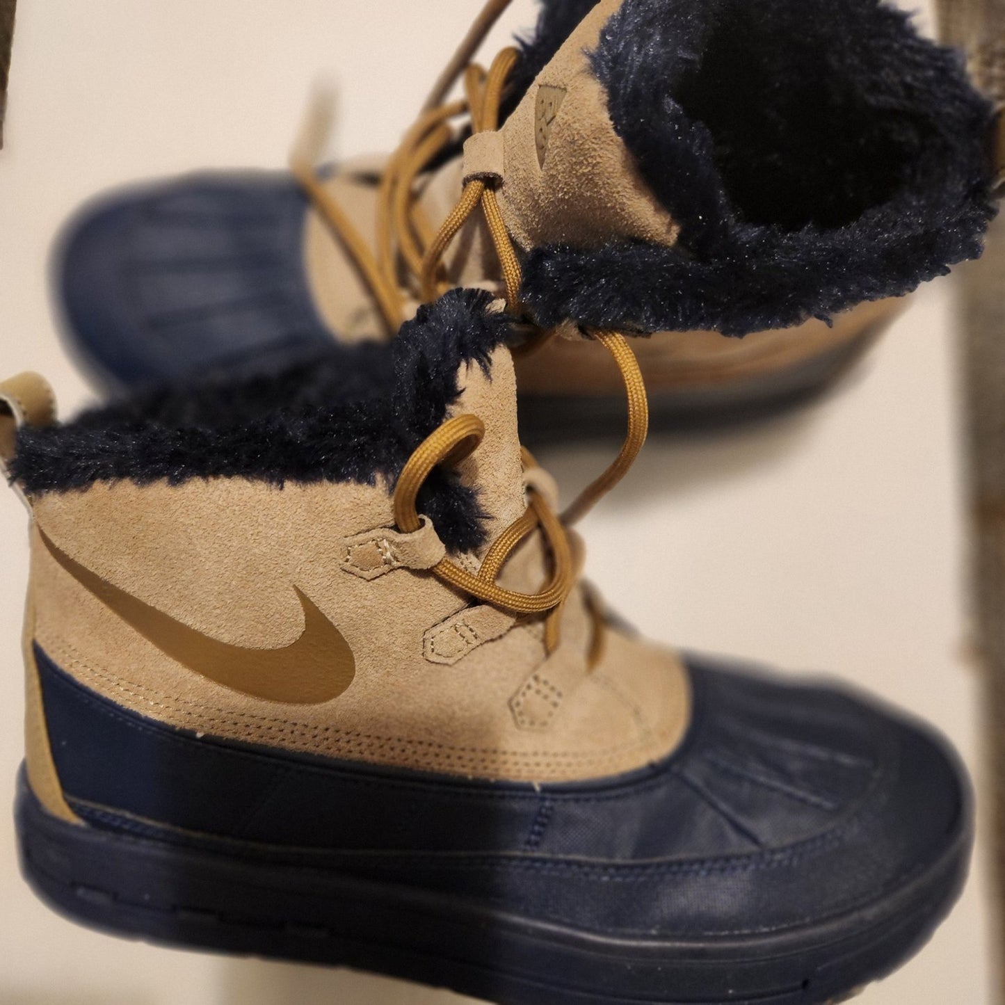 Nike sneakers shoes size  7y womens 8.5