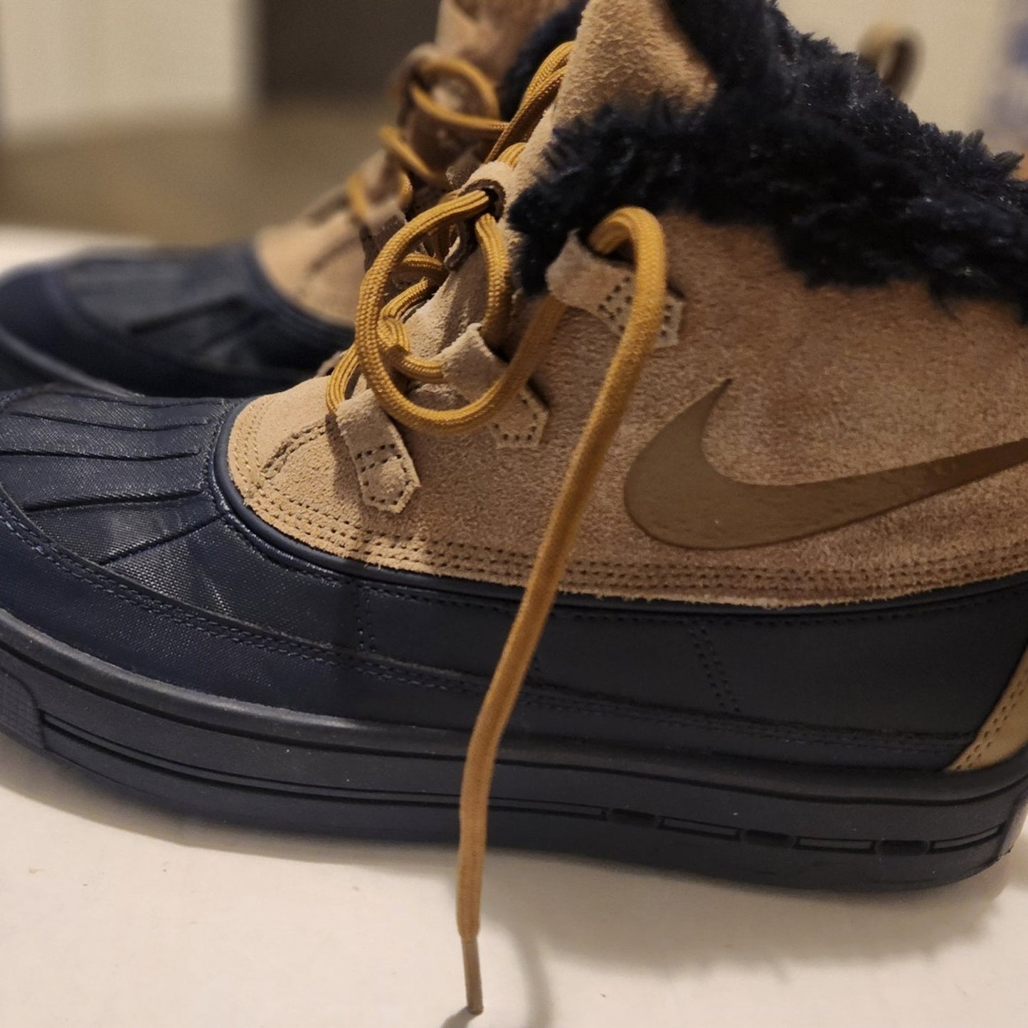 Nike sneakers shoes size  7y womens 8.5