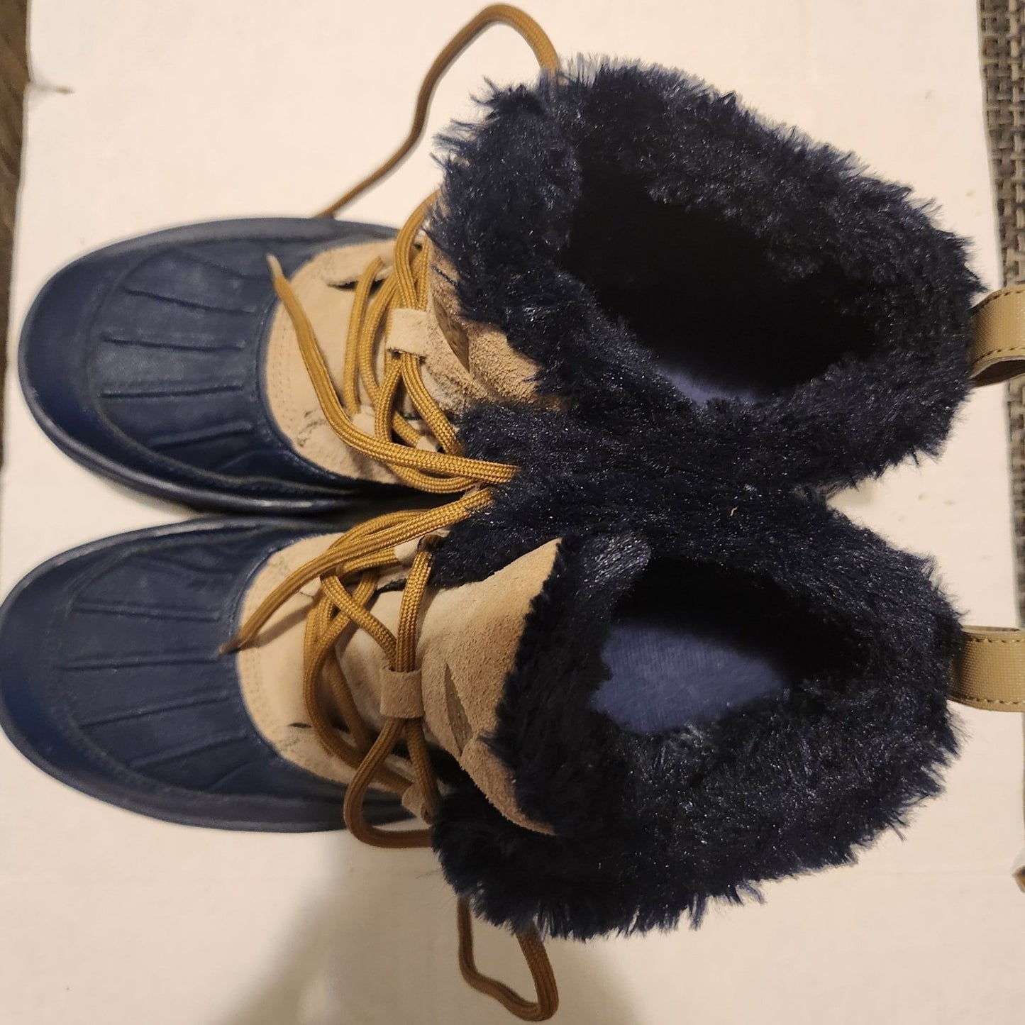 Nike sneakers shoes size  7y womens 8.5