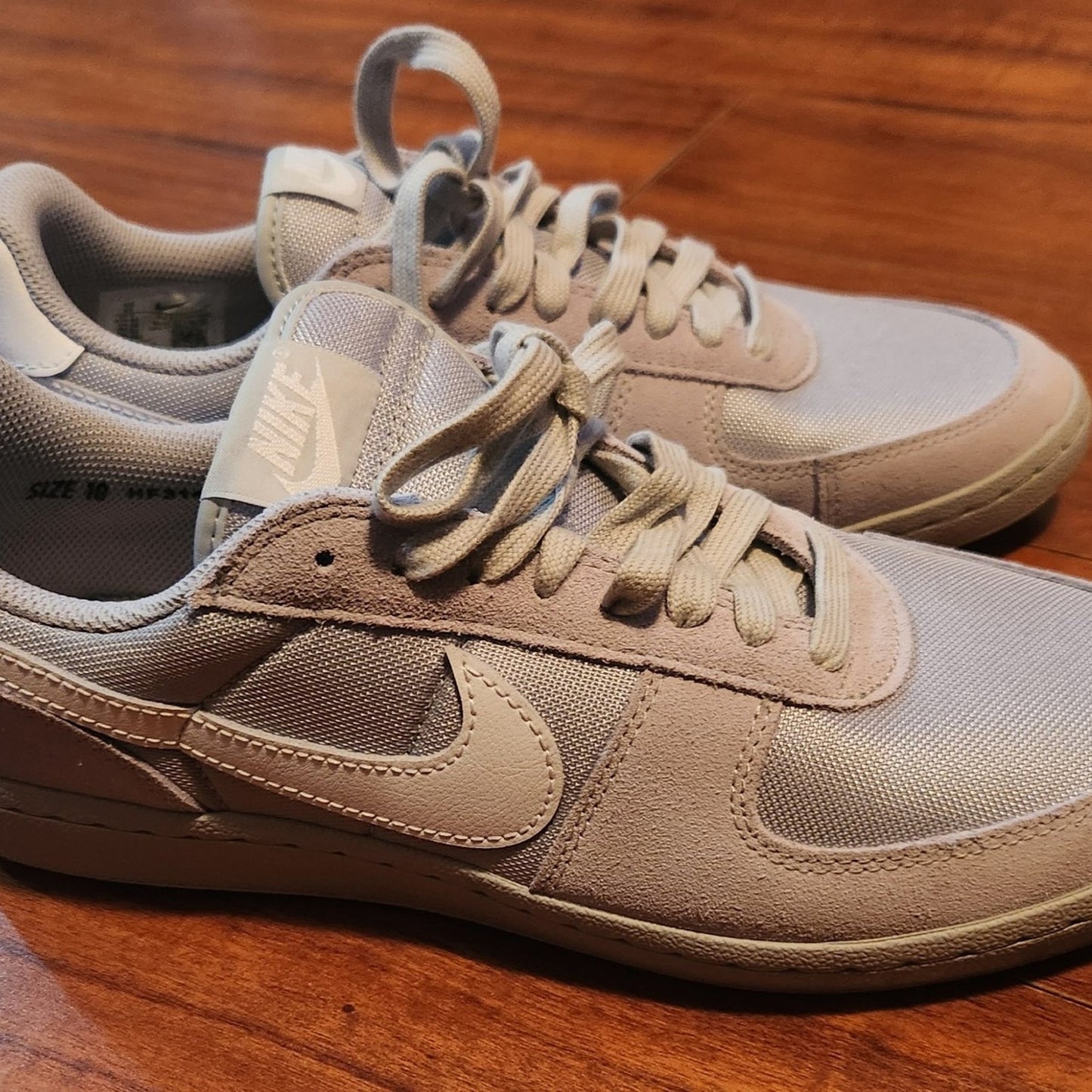 Nike  shoes  sneakers  size  10