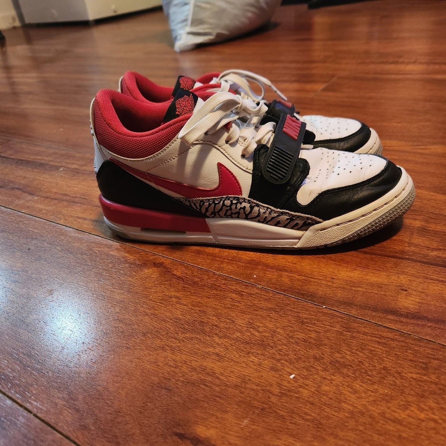 Nike jordan shoes sneakers size  7y