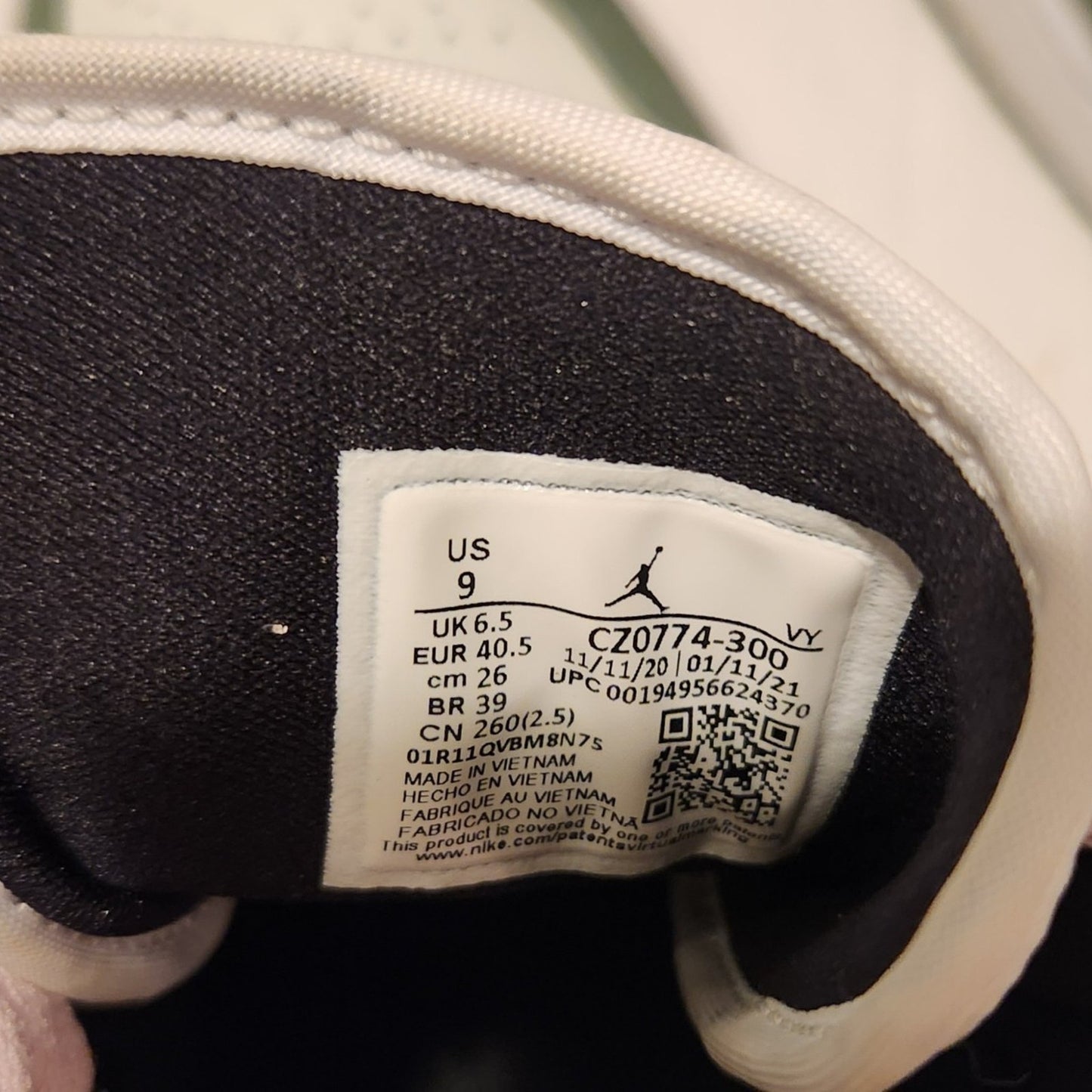 Nike air Jordan sneakers  size 9