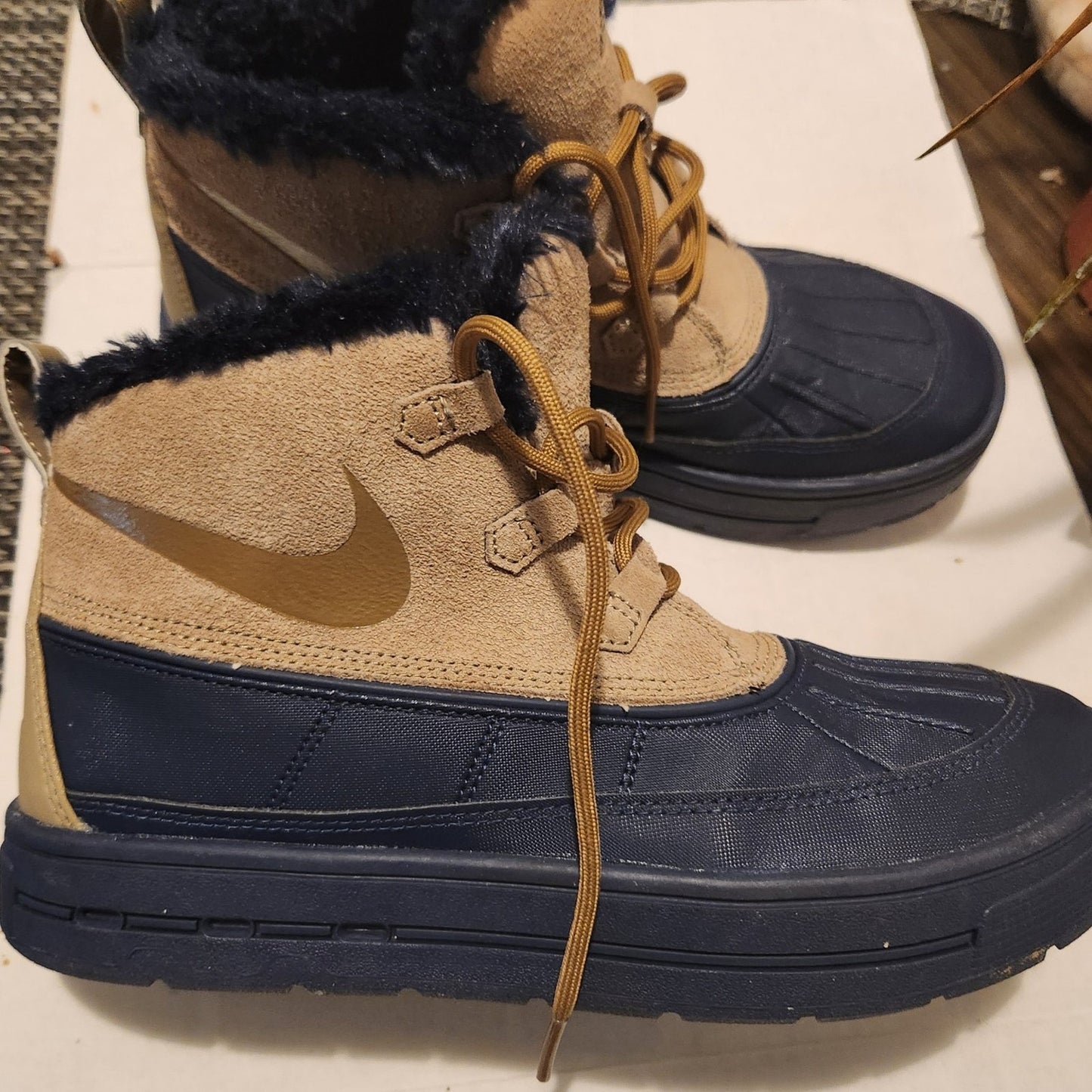Nike sneakers shoes size  7y womens 8.5