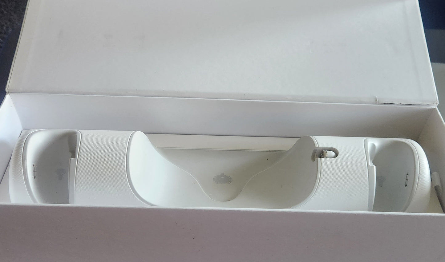 Oculus Quest 2  all in one charger  dock